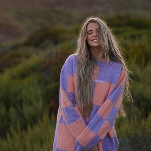 NOTICE THE RECKLESS Checkered
Oversized Pullover Sweater